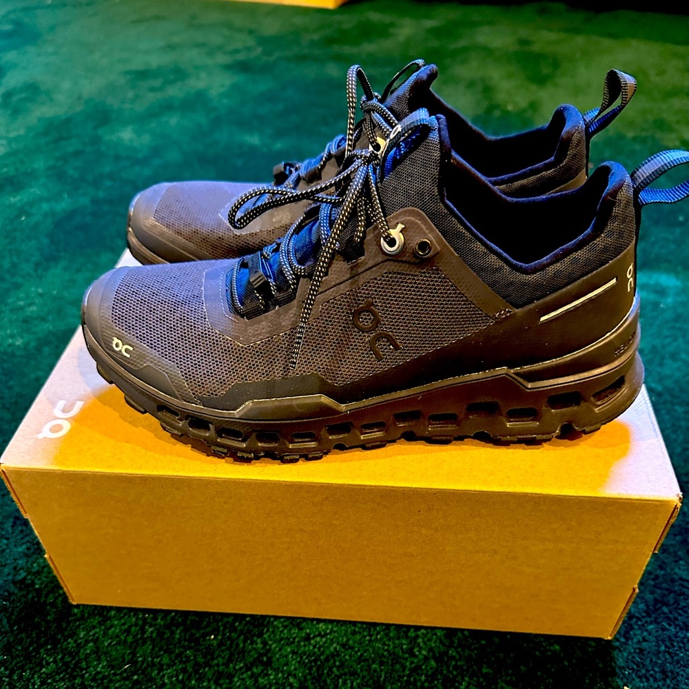 Cloudultra nite. Navy/midnight. Brand new. Never worn.